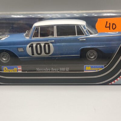 MERCEDES BENZ 300 SE REVELL